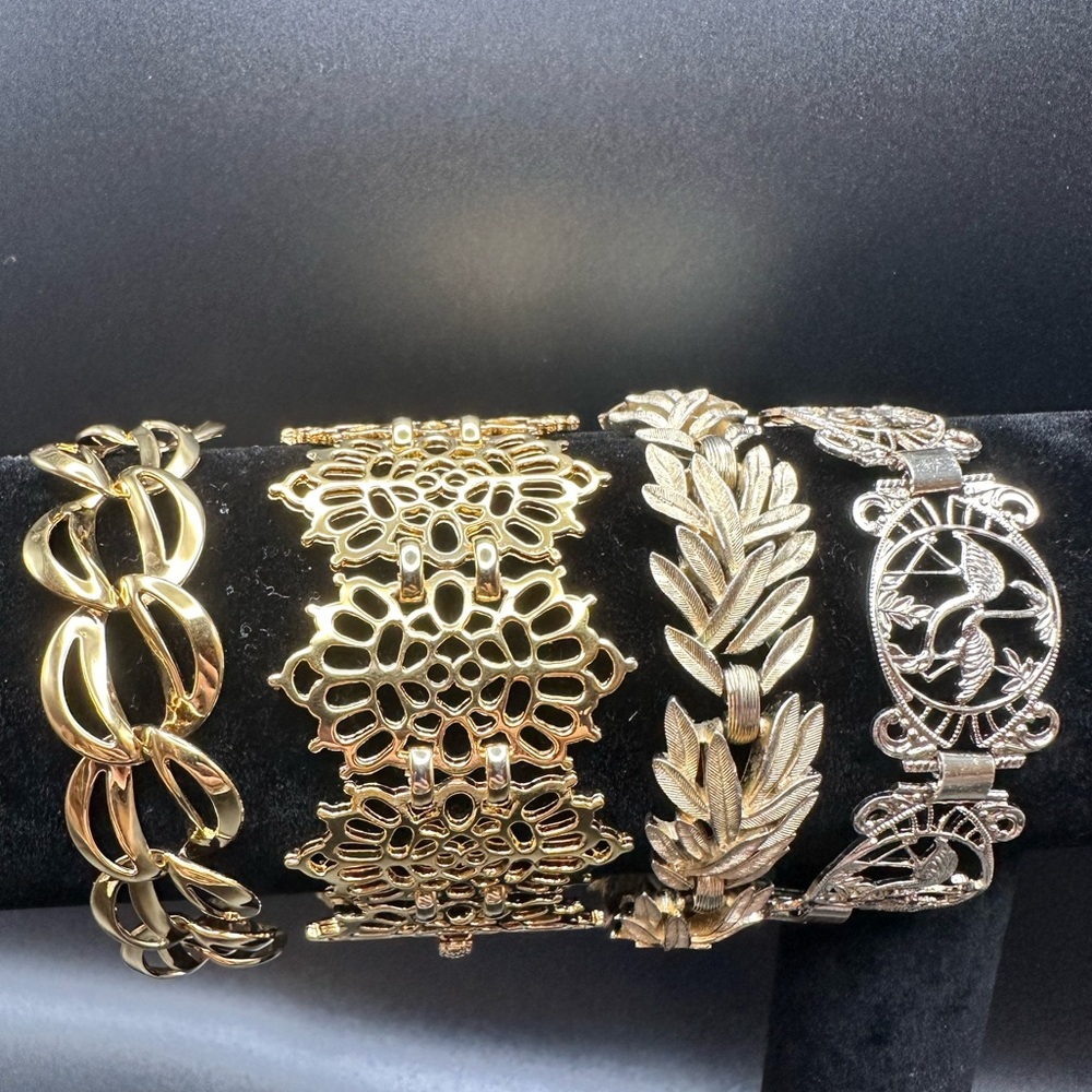 Vintage!! Gold tone bracelet set from the 60’s-80’